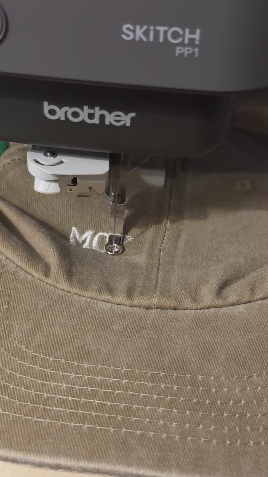 Personalisierte Cap mit Wunschtext in Hessen hochwertig bestickt. Das ideale Geschenk für jeden Anlass oder dein individuelles Unikat.