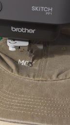 Personalisierte Cap mit Wunschtext in Hessen hochwertig bestickt. Das ideale Geschenk für jeden Anlass oder dein individuelles Unikat.