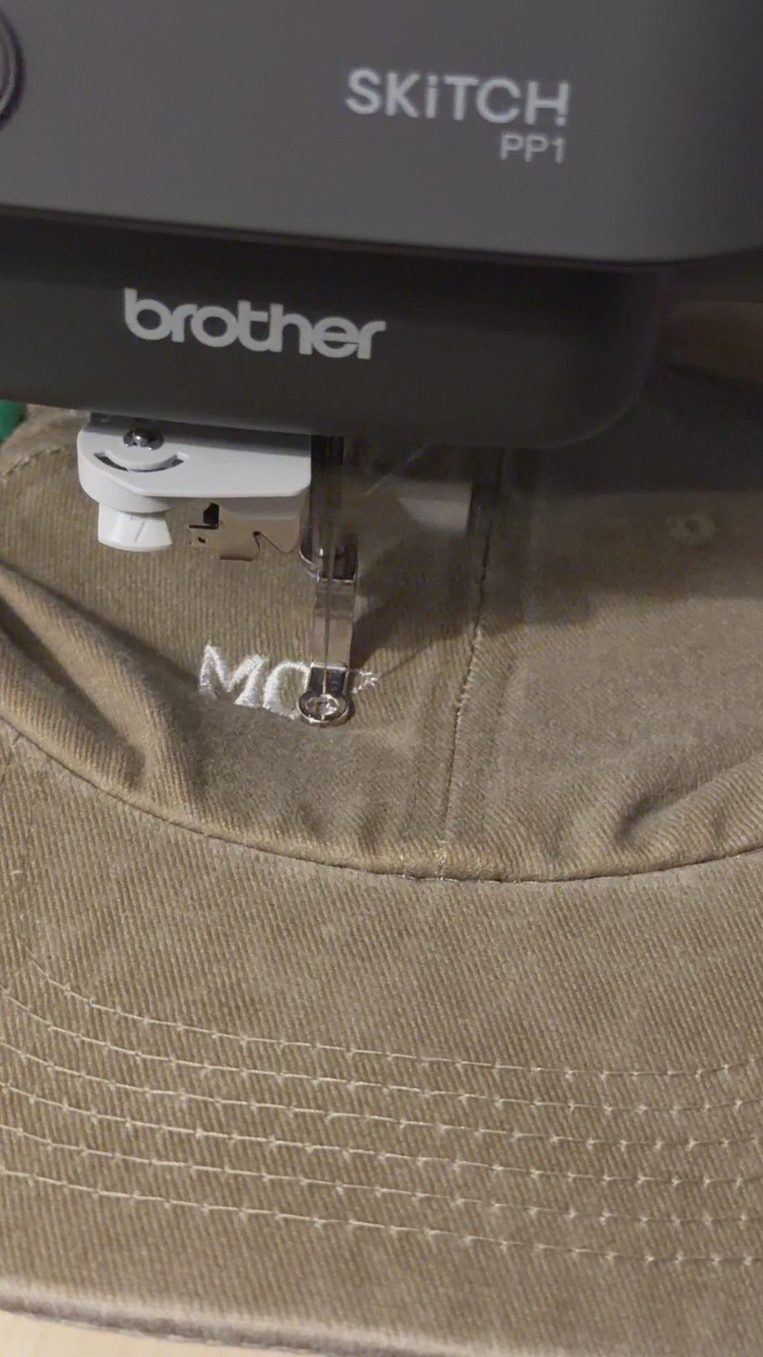 Personalisierte Cap mit Wunschtext in Hessen hochwertig bestickt. Das ideale Geschenk für jeden Anlass oder dein individuelles Unikat.