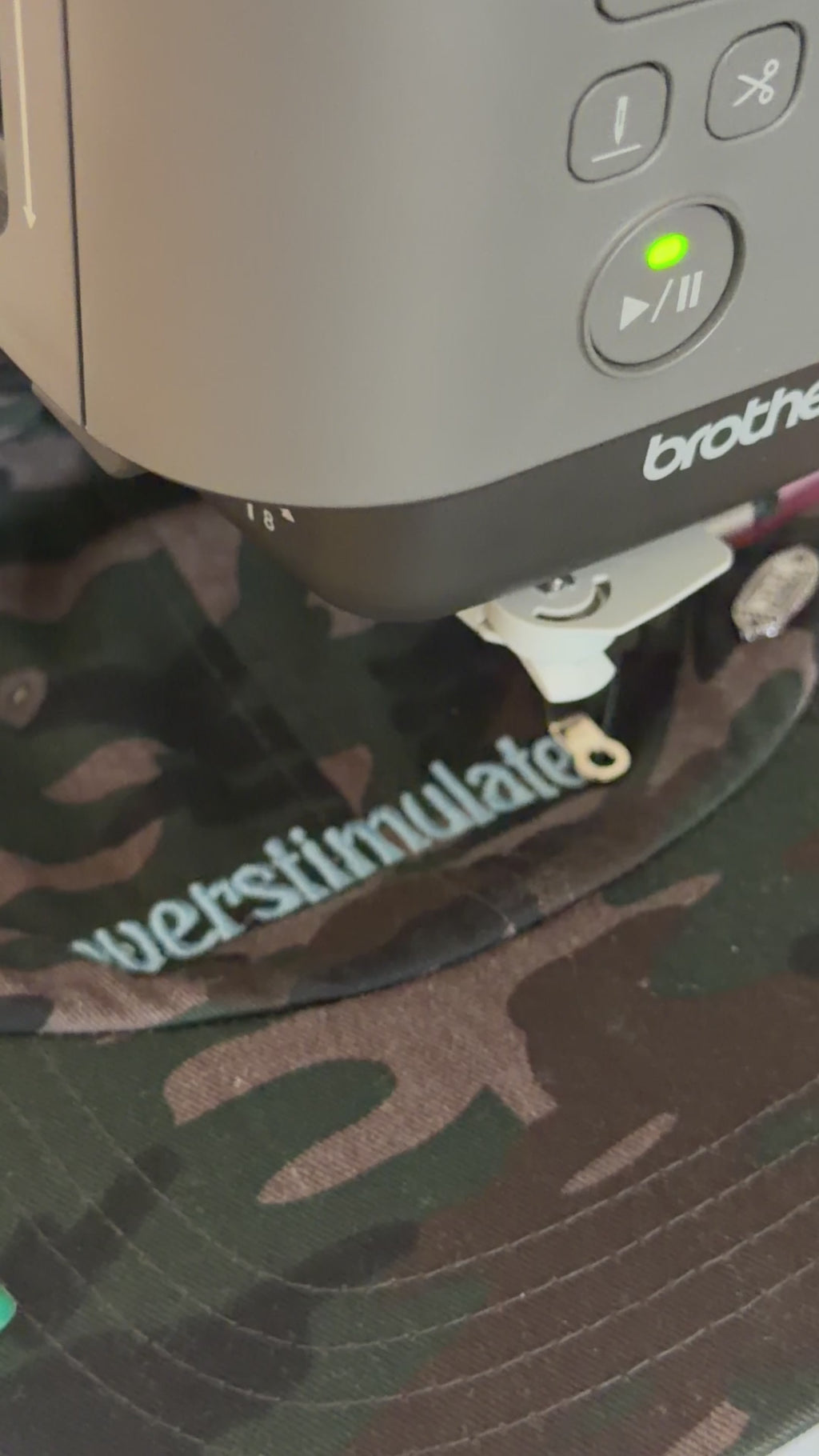 Personalisierte Cap mit Wunschtext in Hessen hochwertig bestickt. Das ideale Geschenk für jeden Anlass oder dein individuelles Unikat.