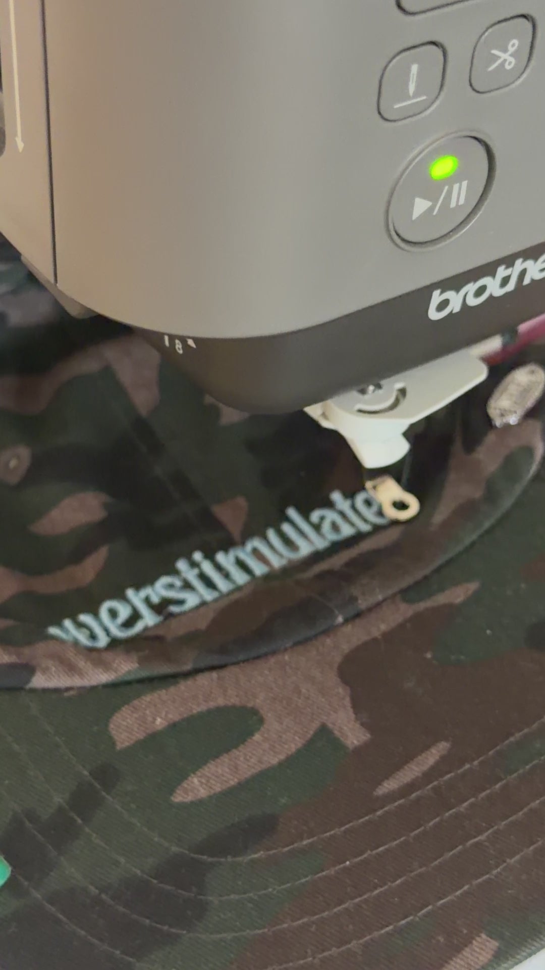 Personalisierte Cap mit Wunschtext in Hessen hochwertig bestickt. Das ideale Geschenk für jeden Anlass oder dein individuelles Unikat.